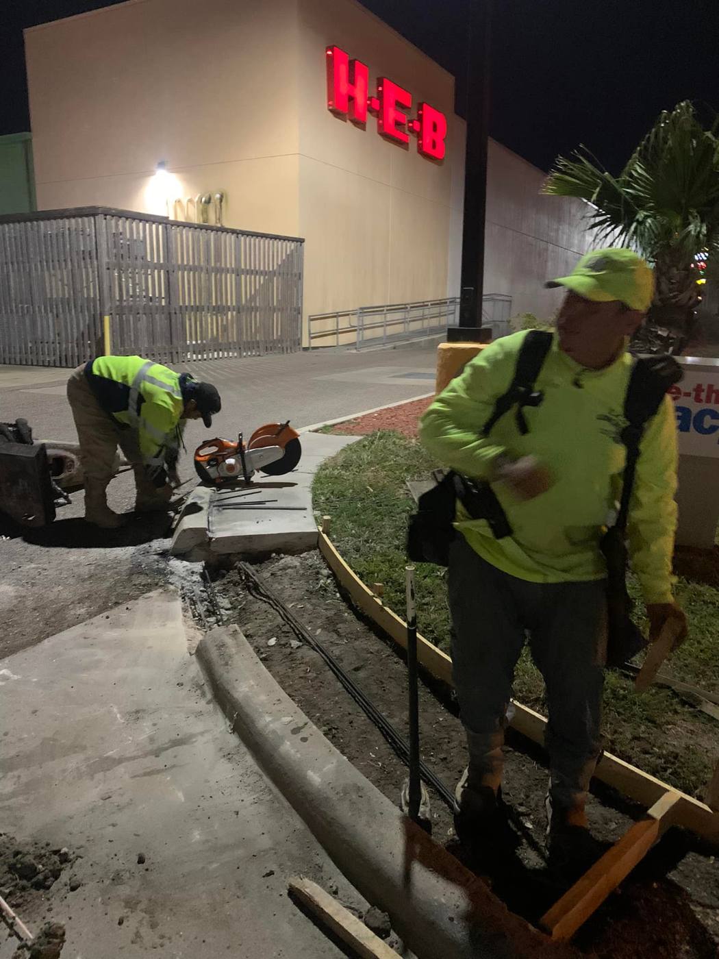 H-E-B Corpus Christi: Night Work and Store Paving