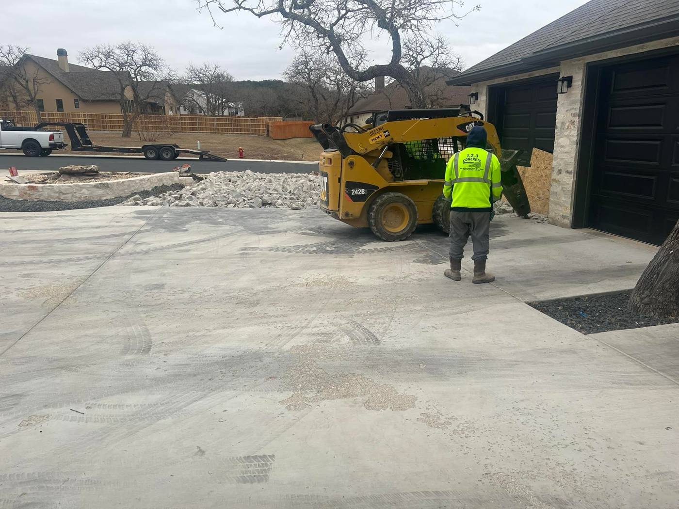 3,000 sq ft Driveway Remove and Replace: 1,2,3 Concrete project photo 2