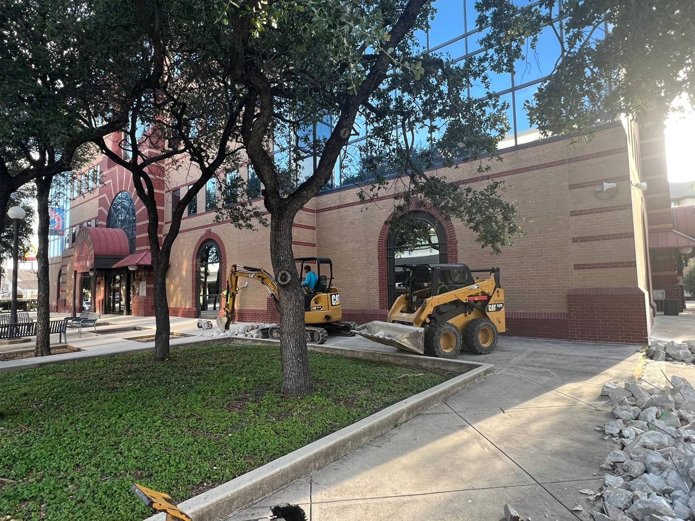 Uresti Tax Office: 1,2,3 Concrete project photo 2